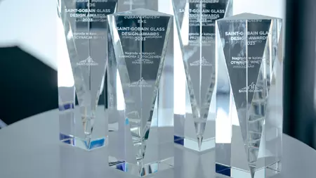 saint-gobain glass design award, szklane statuetki, nagrody dla architektów
