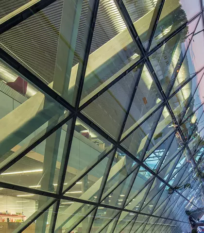 lotnisko, lotnisko w krakowie, kraków-balice airport, fasada lotniska, szkło satint-gobain glass